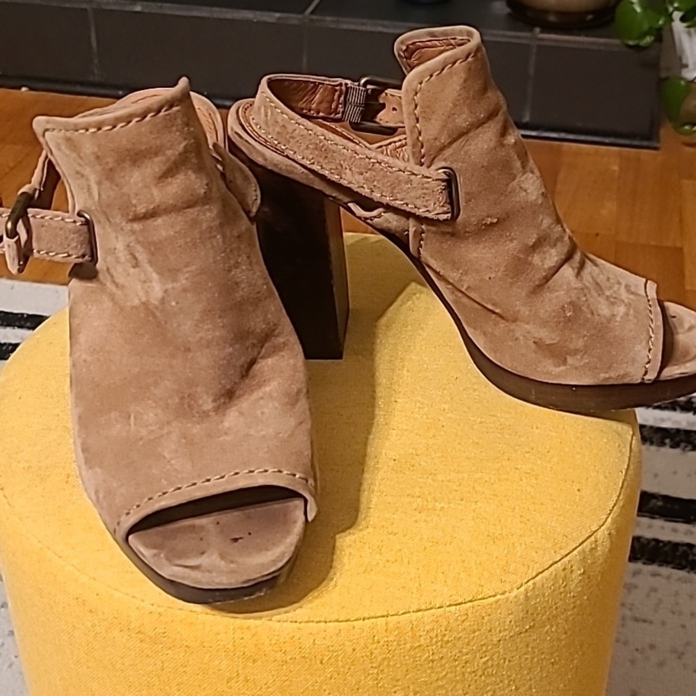🫶🏻 FRYE Suede chunk heel peep toe​​​​